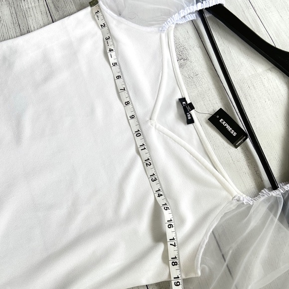 EXPRESS Organza Puff Sleeve Top - Picture 6 of 7